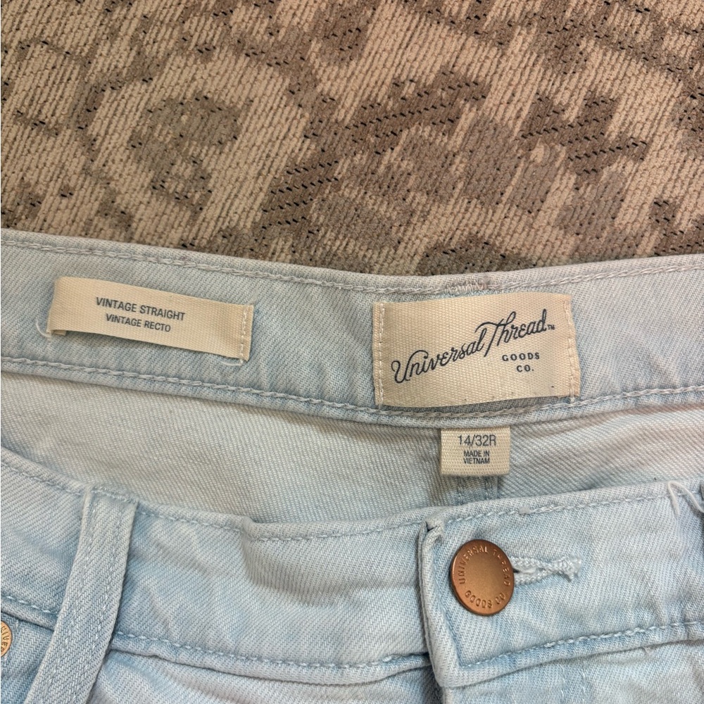 Universal Thread Women's Vintage Straight Light Blue Jeans